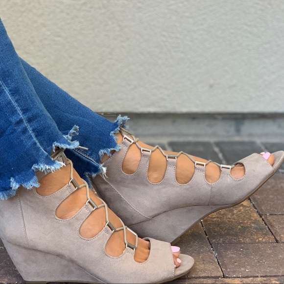 NIB Peep Toe Lace Up Gladiator Wedge Sandal - Picture 3 of 7